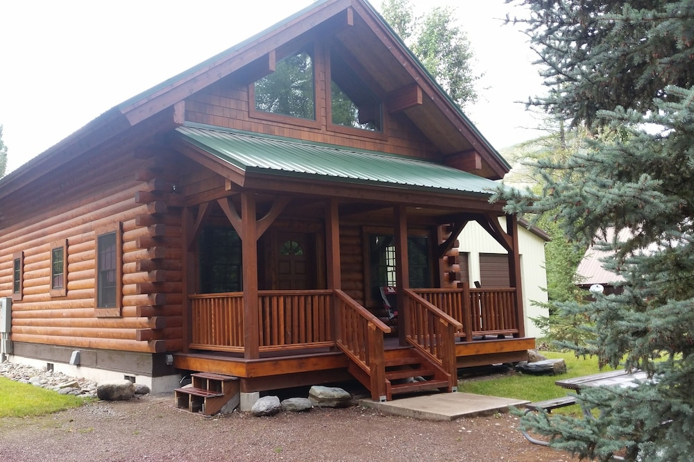 ALMOST NEW! HIKER'S CABIN in West Glacier