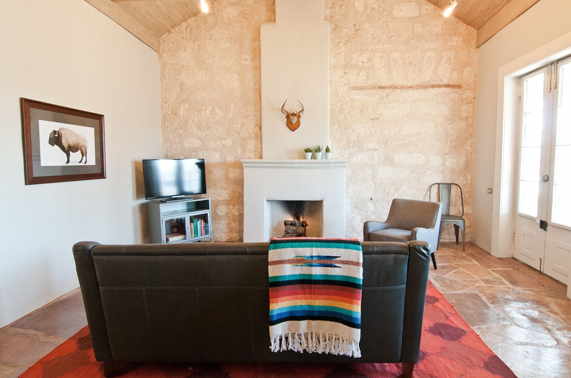 Two Bedroom Historic Cottage - Downtown
4 blocks from the Alamo &  RiverWalk 
