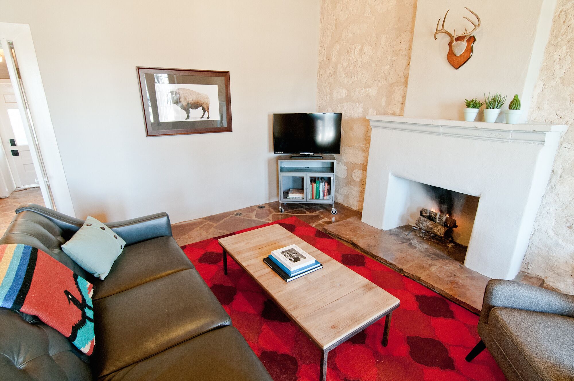 Two Bedroom Historic Cottage - Downtown
4 blocks from the Alamo &  RiverWalk 
