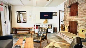 Télévision, cheminée