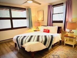 2 bedrooms, desk, iron/ironing board, WiFi