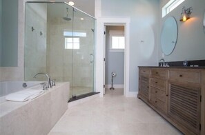 Combined shower/tub, jetted tub, hair dryer, towels - Waterfront Home with Golf Cart, Kayaks, Bikes and Paddleboards! (Navarre Beach)