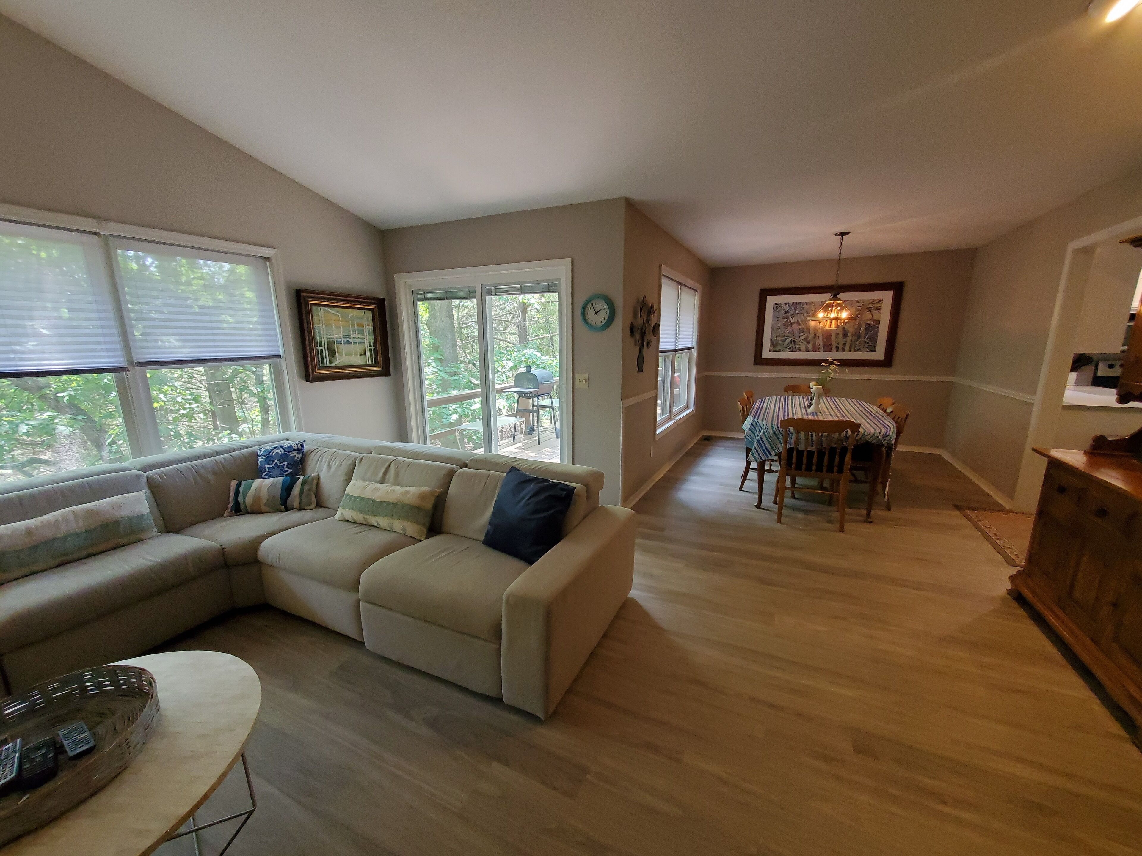 Uncle Arnie's-Beautiful Lakefront Easy Walking Path to Lake