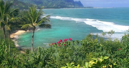 Walk to Beach & Sunset-Luxury Villa - Golf Course -2000sq ft - 3BR Pool&Jacuzzi