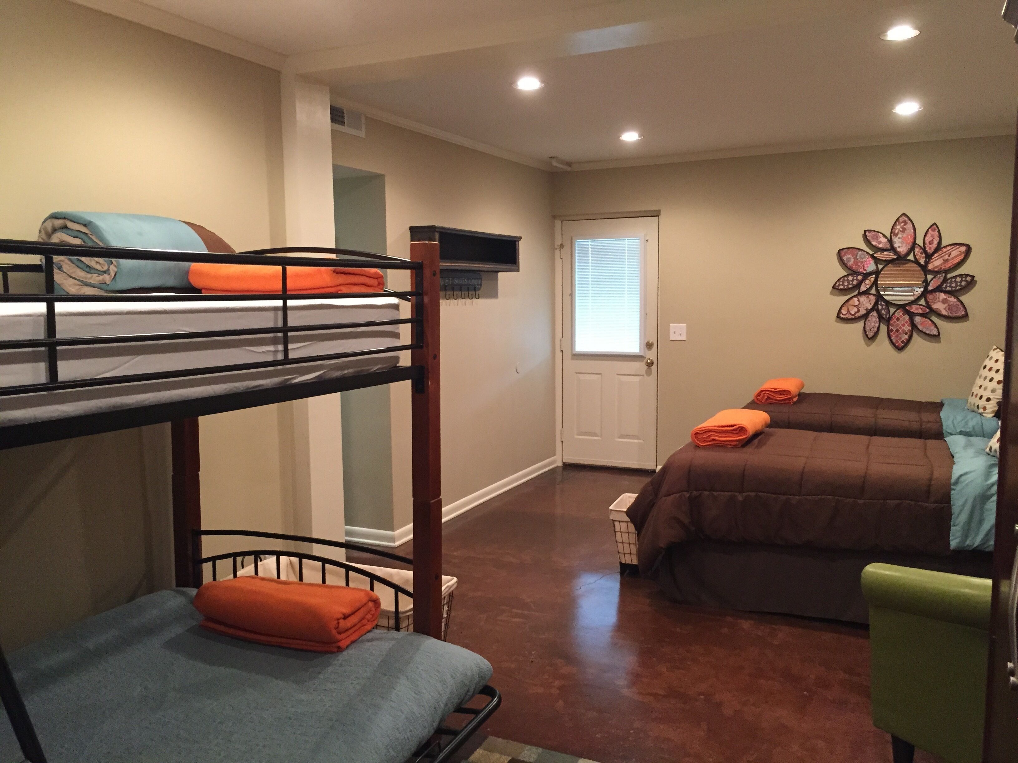 Scenic View Of Lake Yet Close To The Wonderful Charm Of Nashville