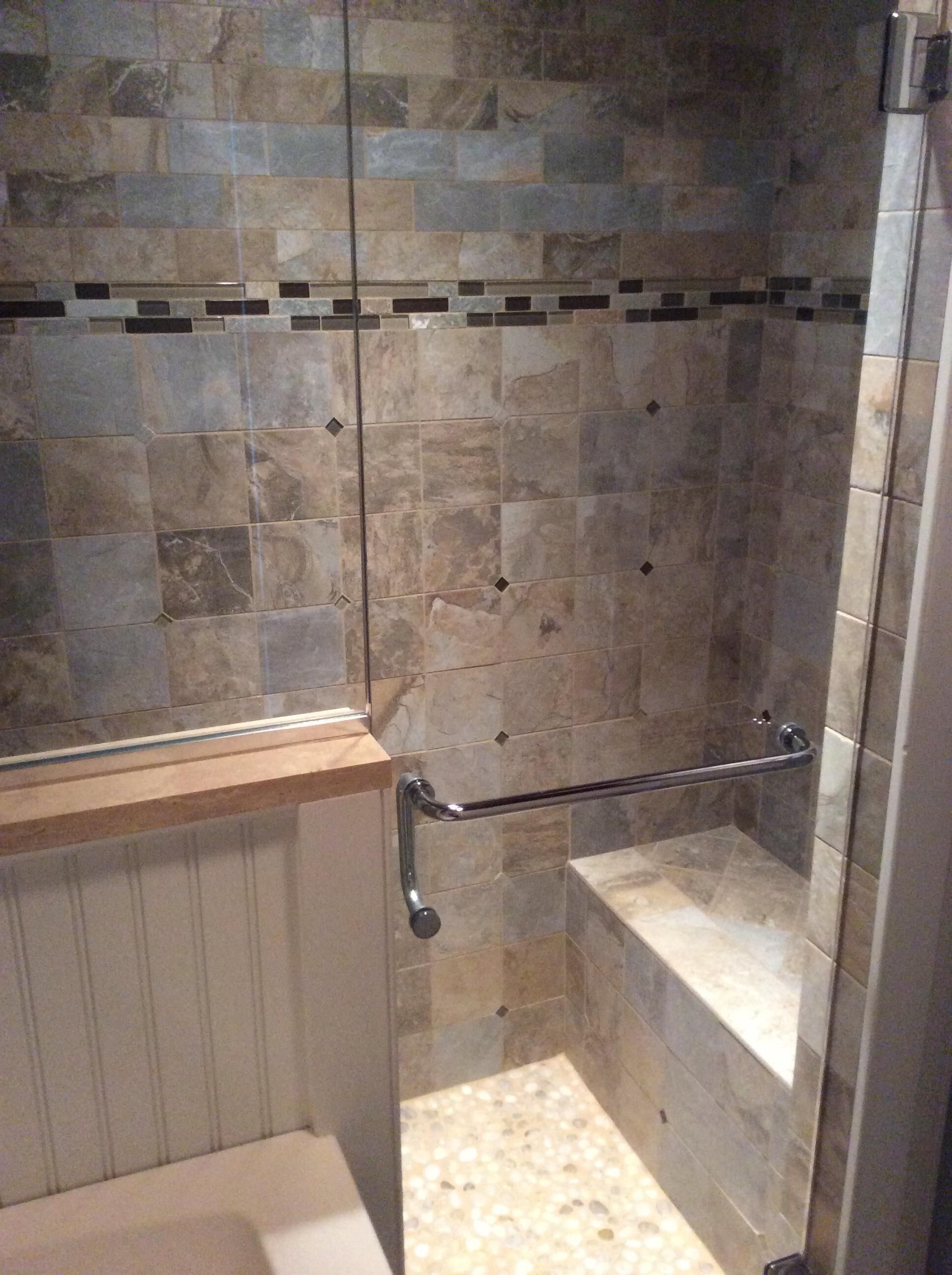 Seaside Getaway! Short walk to town and 180 degree water views. 