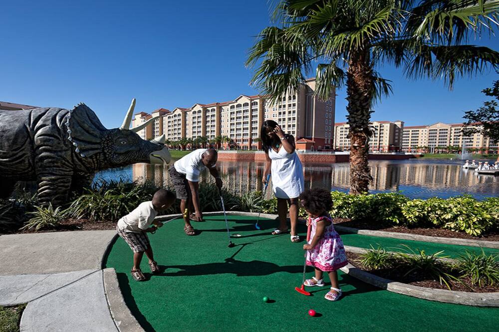 Two-Bedroom Villa resort One Mile from DISNEY