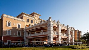 A large hotel with a grand entrance, multiple balconies, and a well-maintained lawn. - Two-Bedroom Villa at Westgate Vacation Villas Resort just One Mile from DISNEY (Kissimmee)