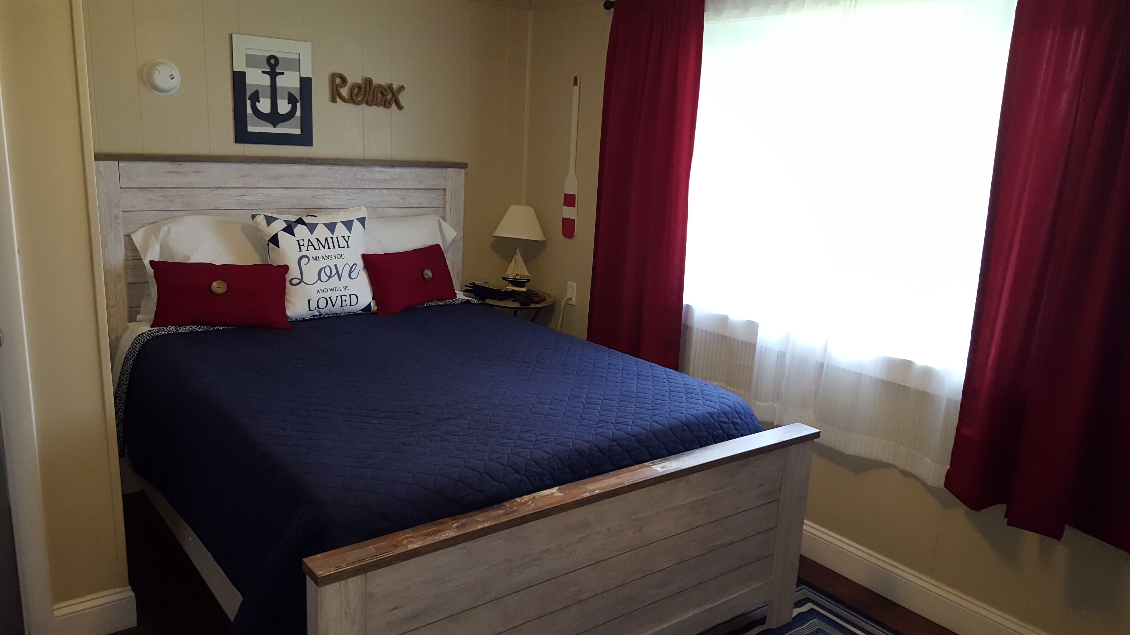 Book your 2024 Lake Front Vacation Now!! -Pontoon for Rent-