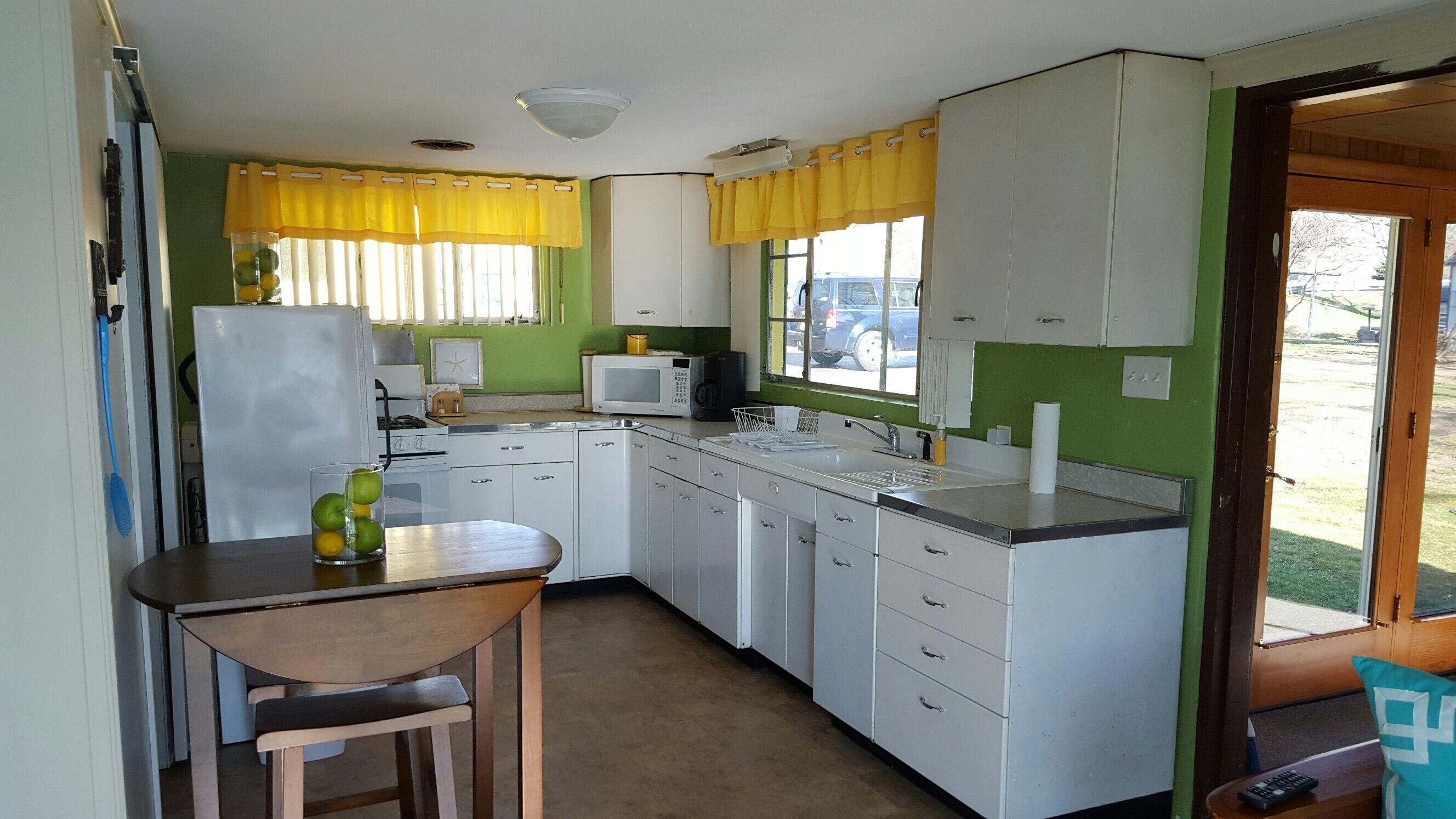 Book your 2024 Lake Front Vacation Now!! -Pontoon for Rent-