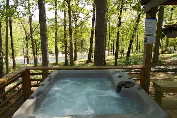 Tina de hidromasaje al aire libre