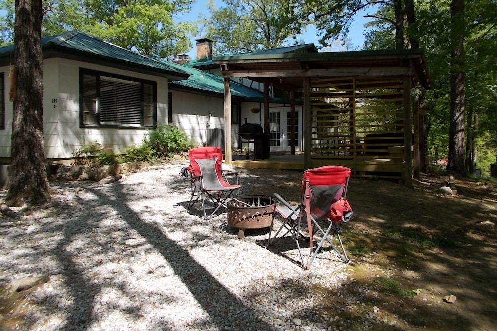 Caddo River Crossing Cabin C/D - River view and acccess
