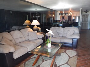 Smart TV, video games, DVD player, streaming services - Best Gulf-Front Beach View in Destin!  Best designed condo 2015* (Destin)