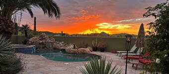 THE PERFECT HOME: THE BEST!
Private,Immaculate,Pool/Spa,Views,Easy walk to Town!