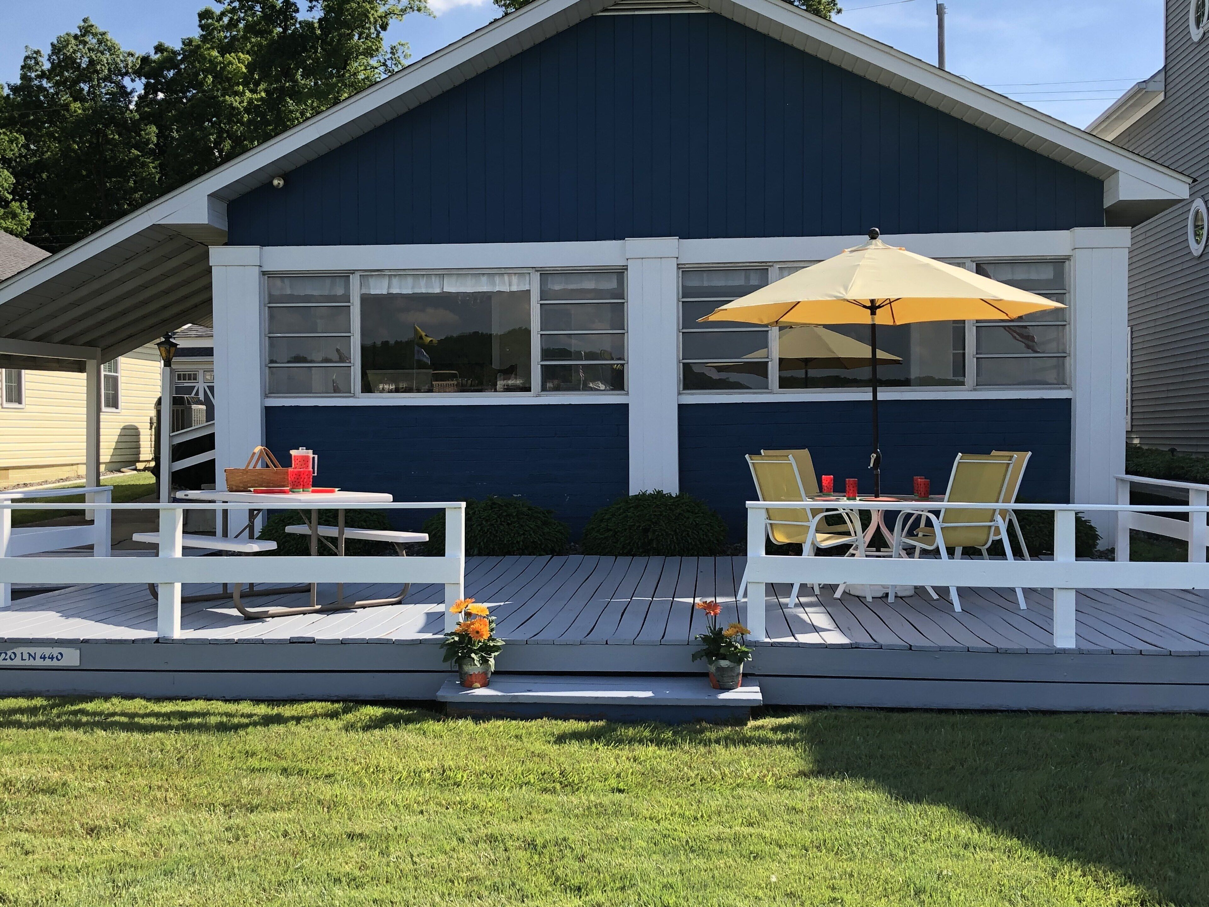 Cottage on beautiful Lake James