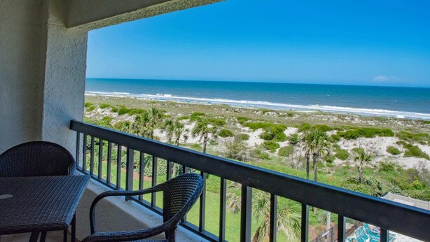 A balcony with a view of the beach and ocean. - Surf & Racquet Club A124-Condo (Fernandina Beach)
