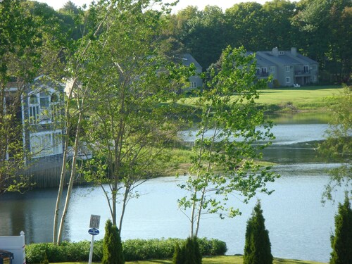 NEW LUXURY ONE-BEDROOM CONDO,  SLEEPS 4; WITH PRIVATE BALCONY AND WATER VIEWS