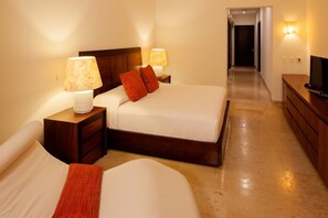 4 bedrooms, iron/ironing board, WiFi, bed sheets - Beach Front Condo w/ Balcony! Amazing Views, White Sand & Pools! (Punta Mita)