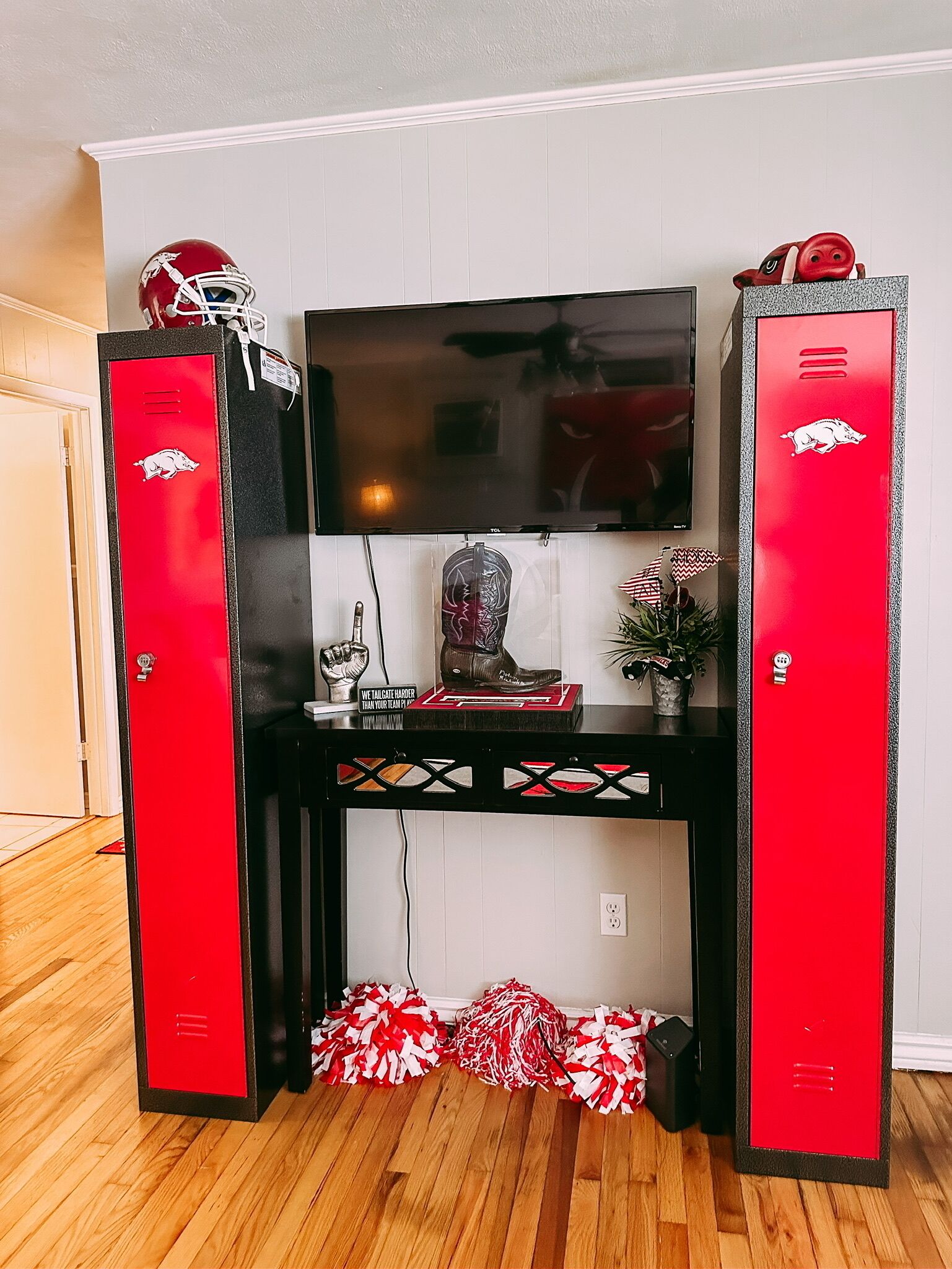 Razorback Retreat! Custom Razorback House! Available for UofA Graduation!