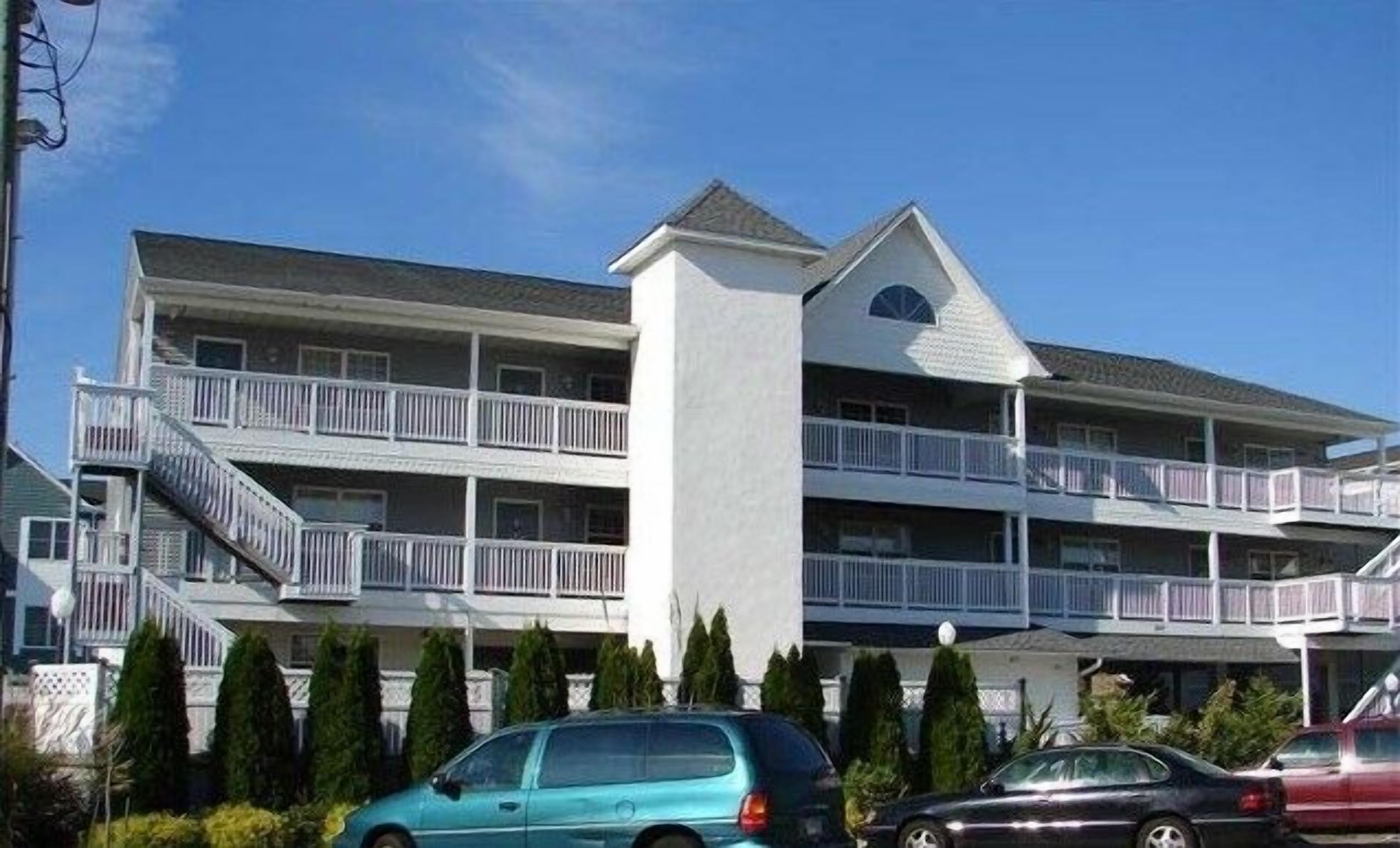 Newly Furnished-Heated Pool-Elevator - 1/2 Block to Beach/Wildwood Crest