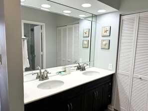 Combined shower/bathtub