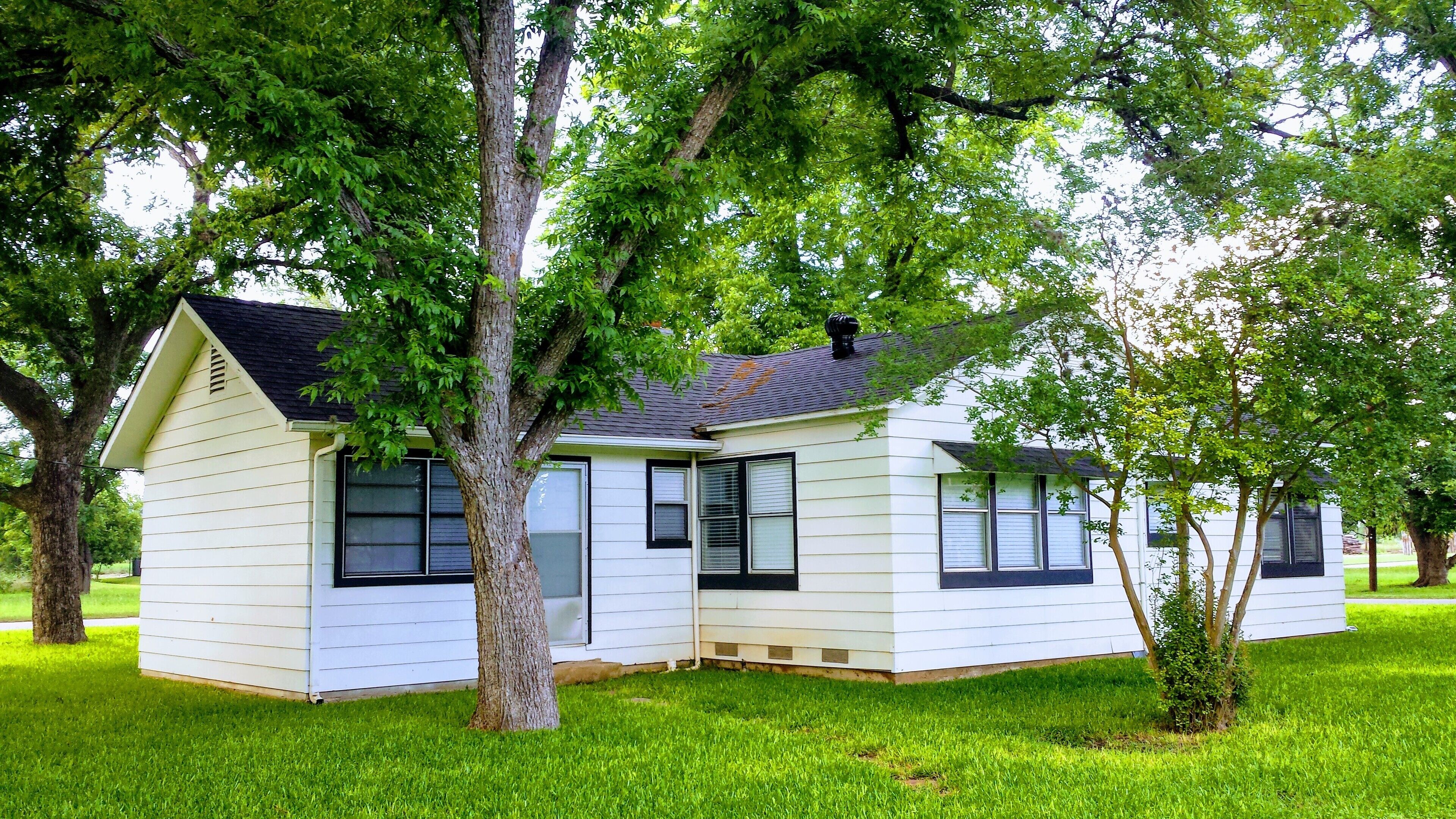 Quaint & Quiet Property Close to Many Outdoor Attractions