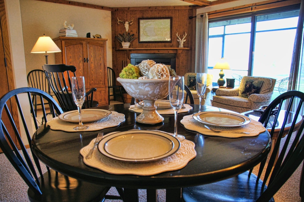 Beautiful & Clean 2 Bedroom Mille Lacs Rental at Izatys - Contactless Check-in