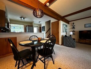 Dining - Beautiful & Clean 2 Bedroom Mille Lacs Rental at Izatys - Contactless Check-in (Onamia)