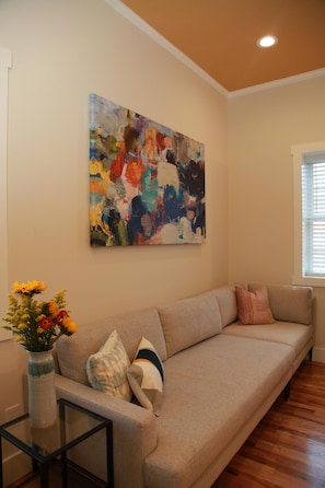 TV - PARK and WALK - Mayberry & Main - 'The Main Suite' - New Construction (Mt Airy)