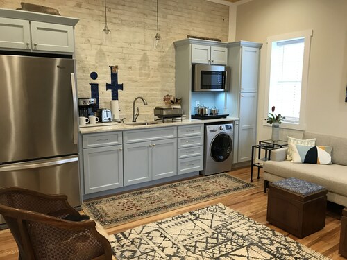 PARK and WALK - Mayberry & Main - 'The Main Suite' - New Construction