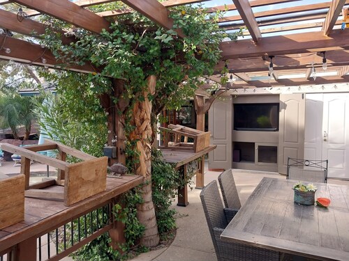   Custom Tropical Estate Minutes from the Las Vegas Strip