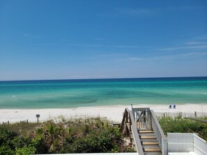Am Strand, Liegestühle, Strandtücher