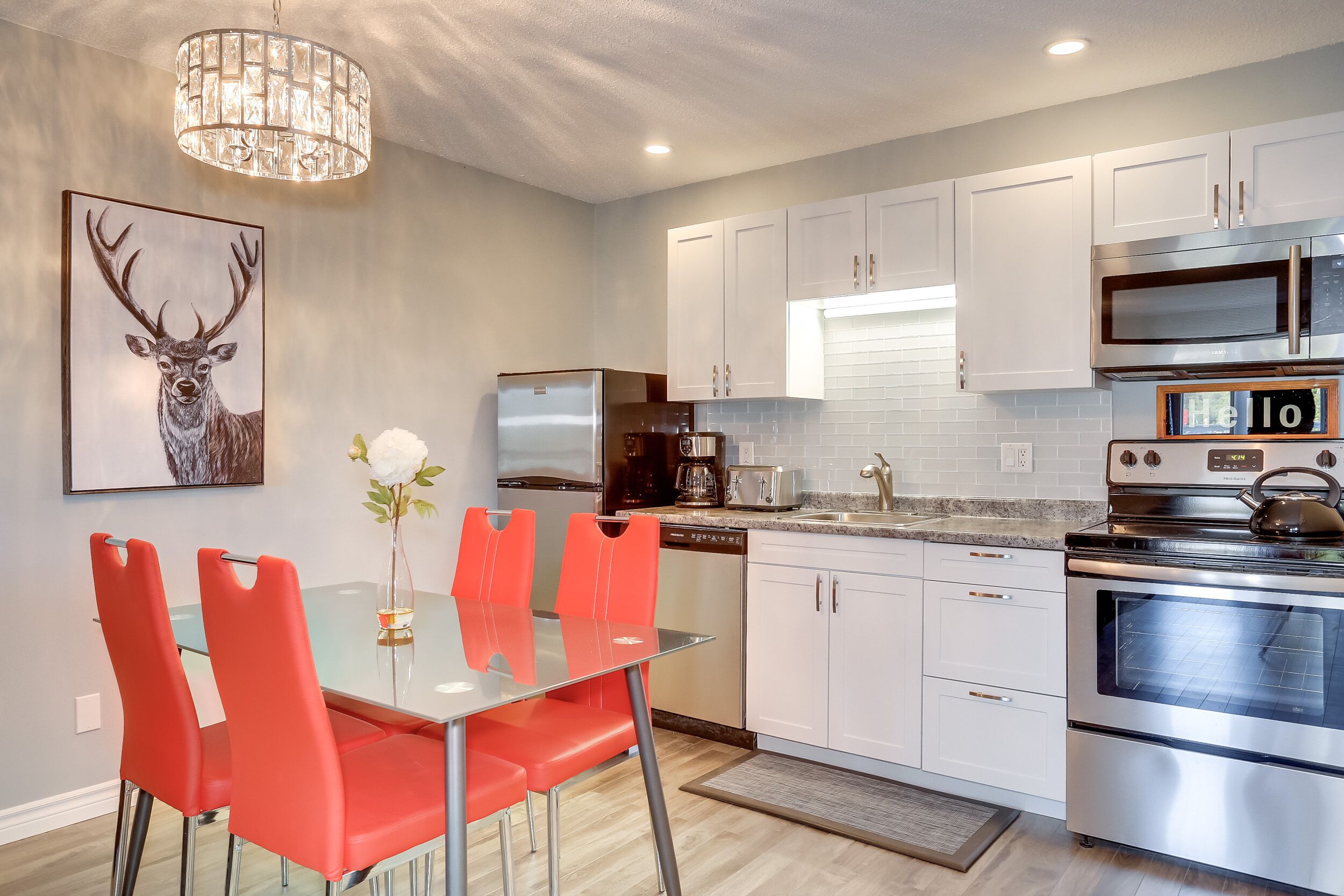 Family Friendly Modern & Chic Condo - Your Sanctuary Suite. Welcome gift.