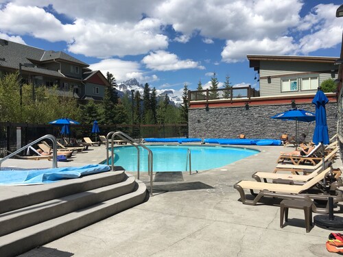 Great south-facing 3-room apartment