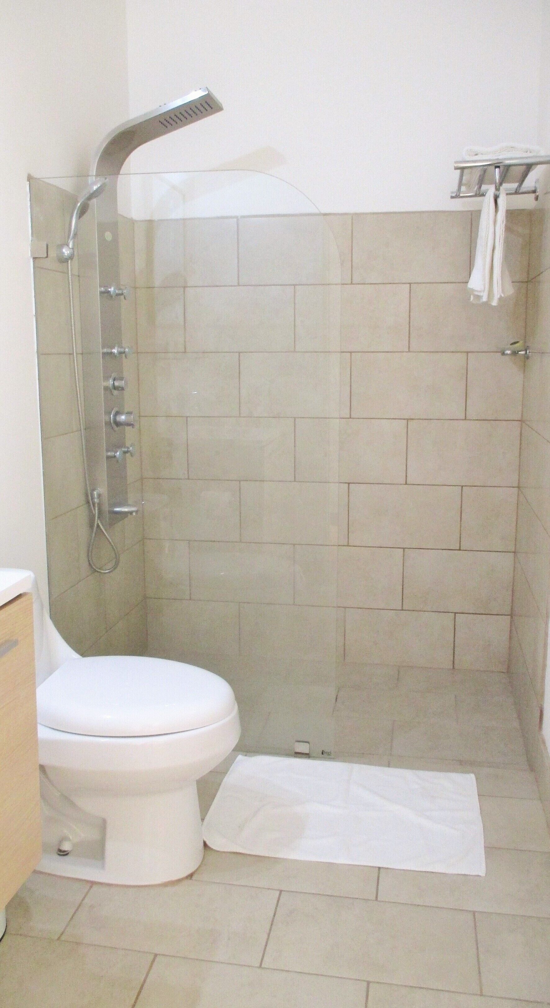 4 CedarCats Short Stay Apartments