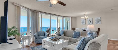 Een televisie en een dvd-speler