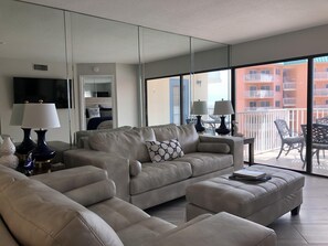 Smart TV, DVD player, video library - AMAZING COMPLETELY RENOVATED GULF VIEW 3BR2BA CONDO (Indian Shores)