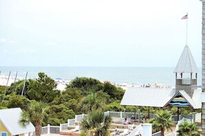 Terrace/patio - Three Friends Cottage - Fabulous Beach Home! w/ elevator (St Simons Island)
