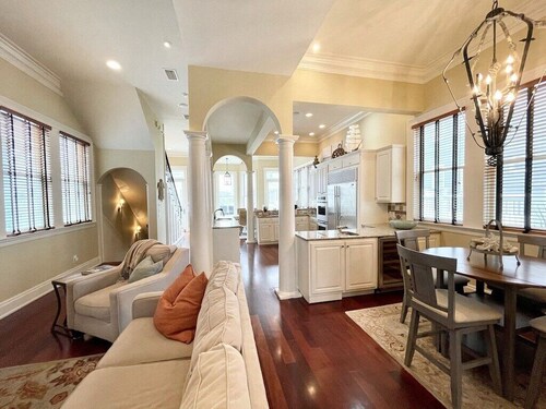 Three Friends Cottage - Fabulous Beach Home! w/ elevator