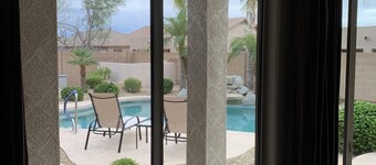 Nylig oppdatert 5-roms hjem med privat oppvarmet basseng i Mesa