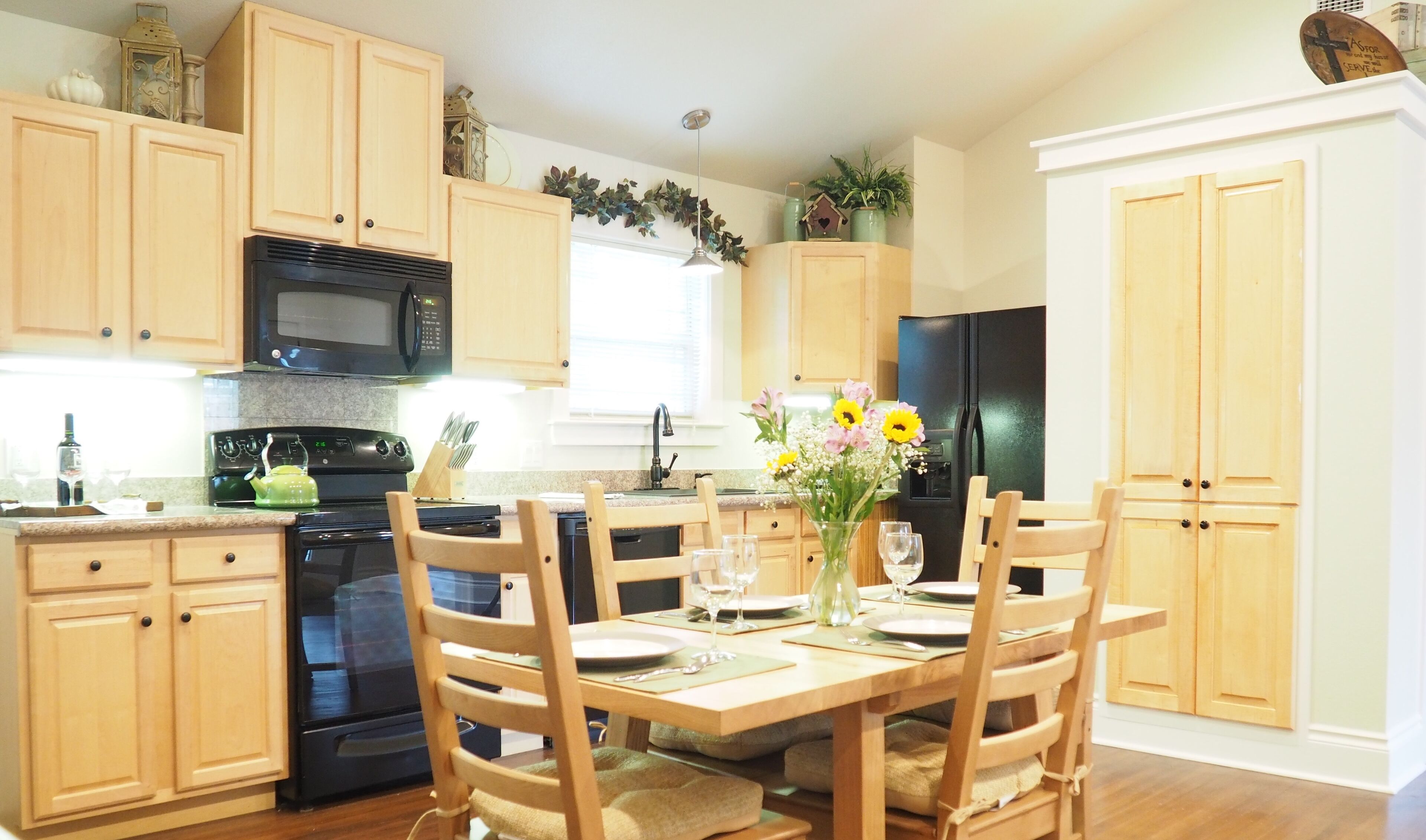 COLLEGE STREET COTTAGES- GEORGETOWN SQUARE AREA  - HISTORIC DISTRICT