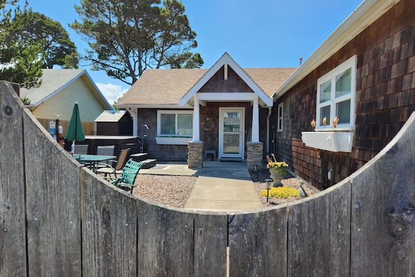 Cottage by the Sea!
251-13th Avenue Seaside OR