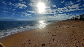 Beach nearby, sun loungers, beach towels