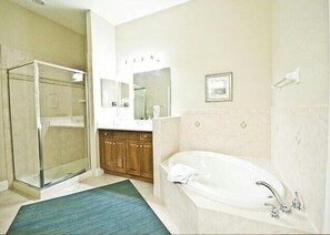 Combined shower/bathtub, hair dryer, towels, soap
