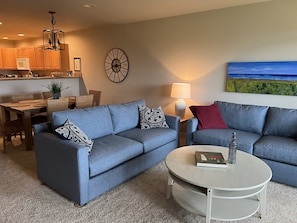 Smart TV, fireplace, DVD player - Beach View Condo in Westport - perfect vacation get-away (Westport)