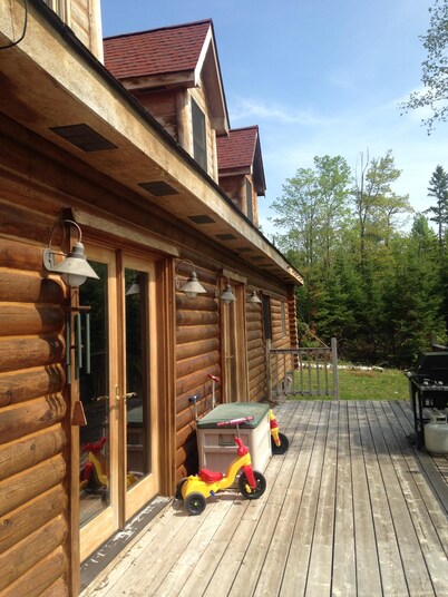  Log Home in the NATIONAL FOREST.  ATV/SNOWMOBILE TRAIL CROSS OUR PROPERTY