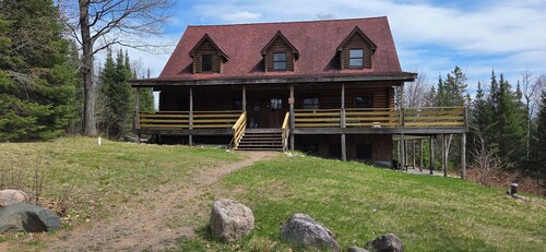  Log Home in the NATIONAL FOREST.  ATV/SNOWMOBILE TRAIL CROSS OUR PROPERTY