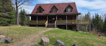  Log Home in the NATIONAL FOREST.  ATV/SNOWMOBILE TRAIL CROSS OUR PROPERTY