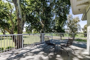 Terrace/patio - The Lasater Ranch - country comfort, close to wineries (Walla Walla)