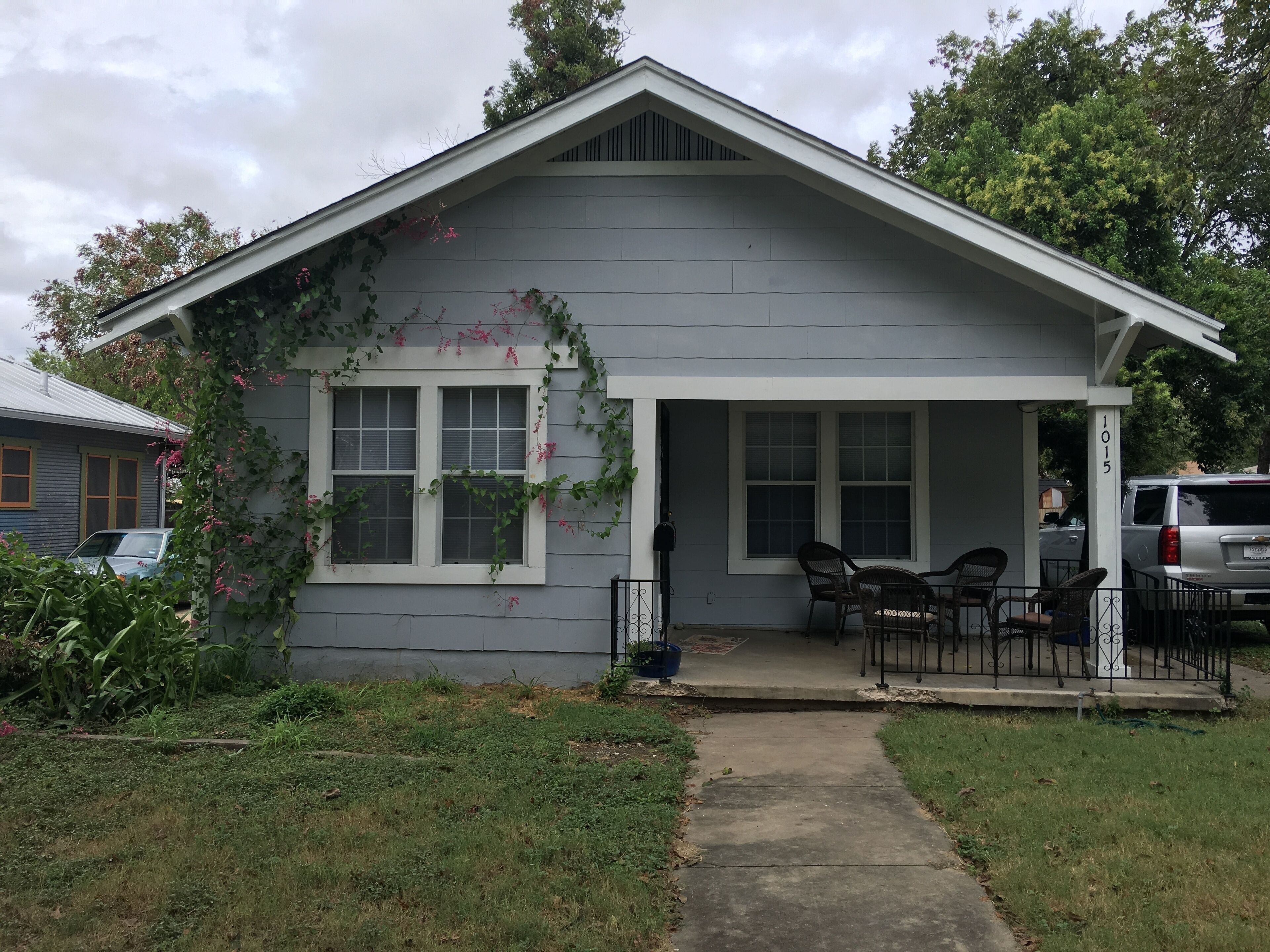 Pet Friendly with Solar Power In An Historic Area, Close To Downtown, Sleeps 6